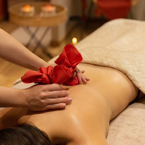 O bien-être sensoria propose des massages avec des pierres chaudes